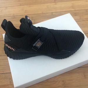 Selena Gomez puma defy mid women’s shoes